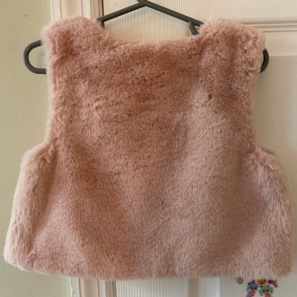 ⭐️HP⭐️Gymboree|Faux Fur Vest - Picture 5 of 8